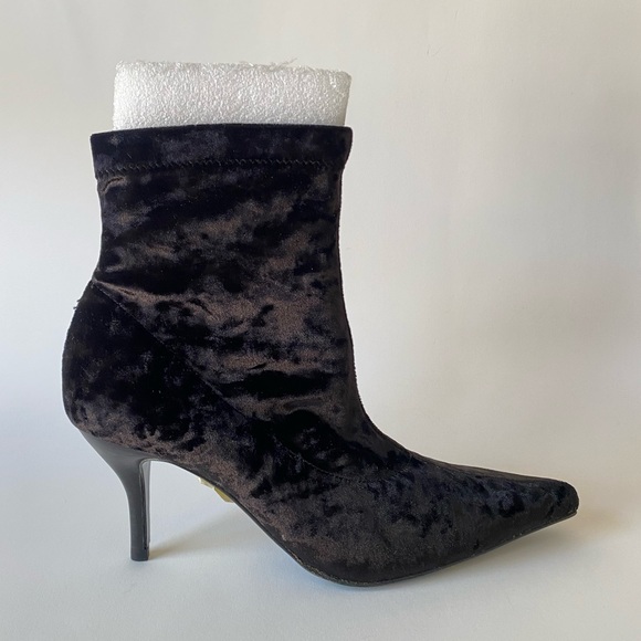 Vintage Cole Haan Black Velvet Low Heeled Sock Booties Size 8.5 - Picture 1 of 12